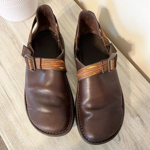 Chaco Men’s PedShed Leather Waterproof Clogs Sz 11